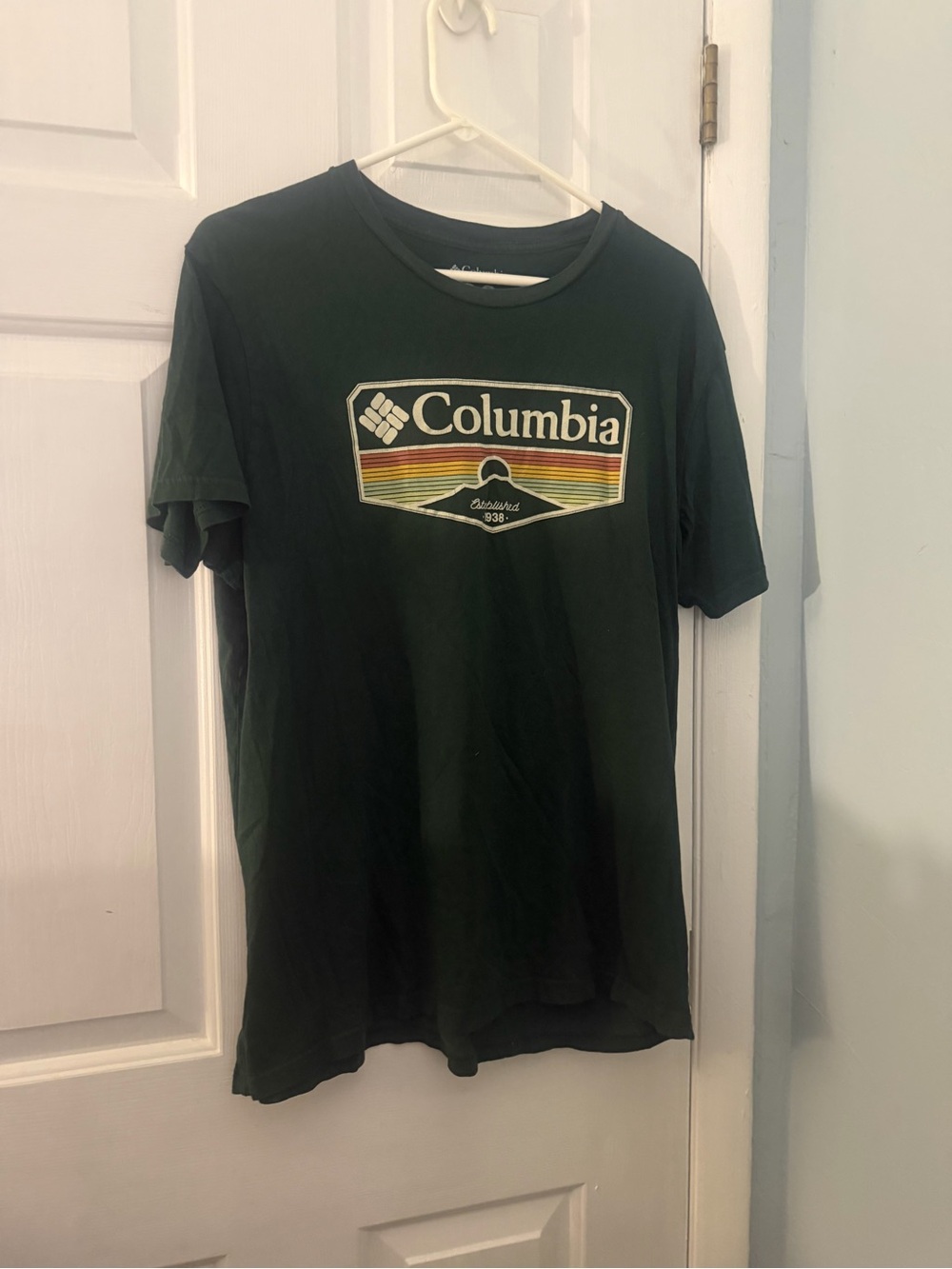 Columbia Men’s Large Dark Green Retro Mountain Graphic T-Shirt